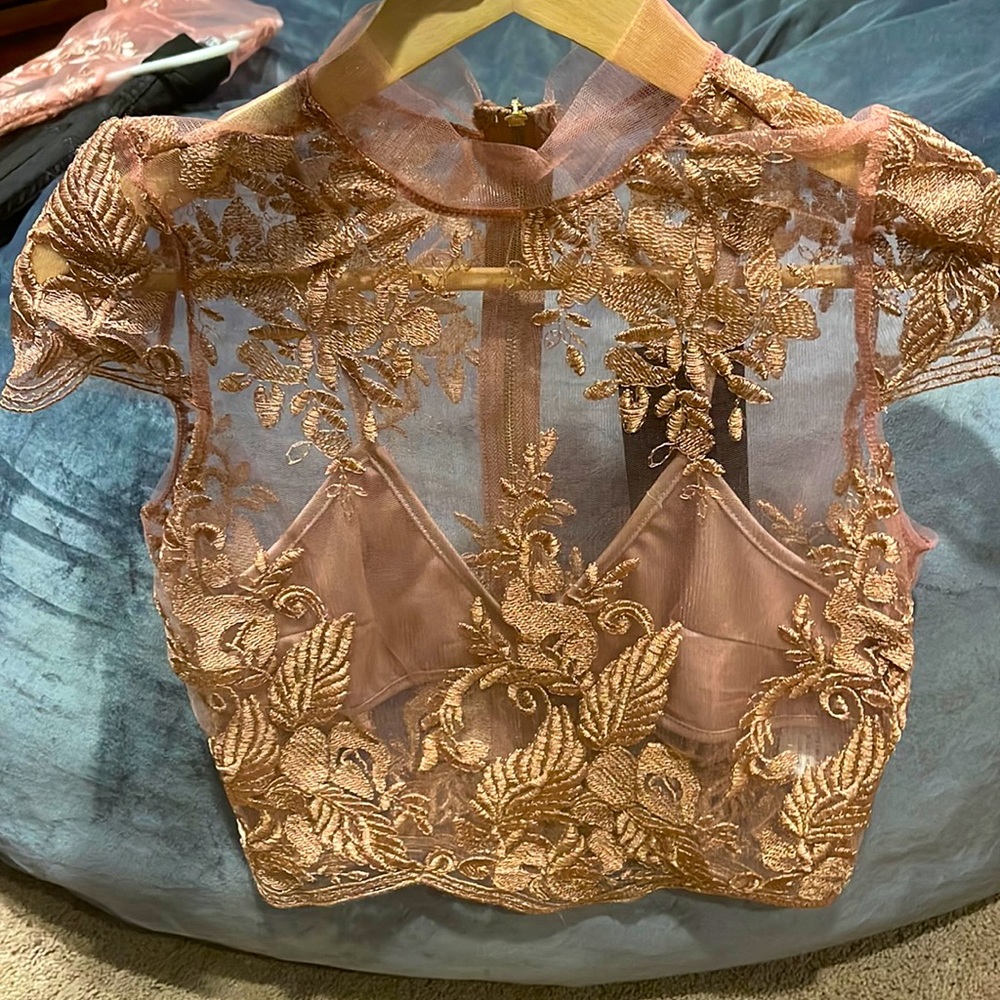 Short sleeve lace top